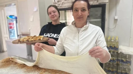 Kad se ona peče, miriše čitava kuća: Dejana i Mira čuvaju tradiciju i otkrivaju tajnu - ovako se pravi najlepša pita od jabuka