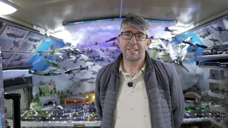 Neverovatan muzej na Zlatiboru: Samir duže od tri decenije skuplja makete aviona, pod njegovim krovom sada preko 1.500 posebnih eksponata 