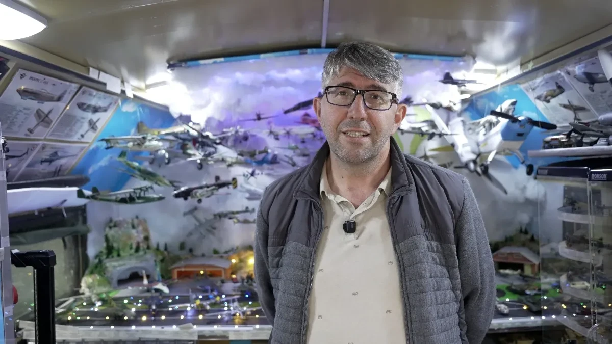 Neverovatan muzej na Zlatiboru: Samir duže od tri decenije skuplja makete aviona, pod njegovim krovom sada preko 1.500 posebnih eksponata 