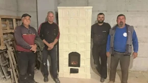 Ruke su im "kaljave" ali obraz čist, a preci ponosni: Igor i Ivan čuvaju porodičnu tradiciju i stari zanat od zaborava - ovako se prave peći koje najbolje greju