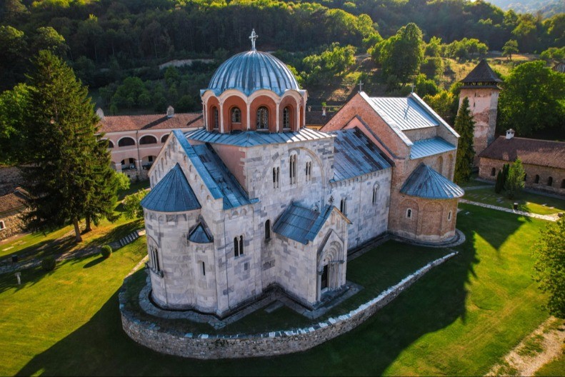 Čak 3 veka pre nastanka čuvenih fresaka Sikstinske kapele, oslikan je ovaj srpski srednjevekovni manastir