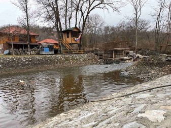 Gradi se most preko reke Čemernice - najvažnija veza između sela Koštunići i Pranjani