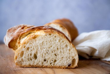 Bogojavljenski hleb koji se peče u pećini i baca niz liticu: Običaj iz sela Lukovo