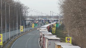 Kamioni na izlazu iz Srbije čekaju i po 240 minuta