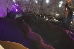 Poznata srpska planina krije i pravi biser: Grandiozni ulaz, bigrene kade i vodopad obeležja su ove pećine (VIDEO)