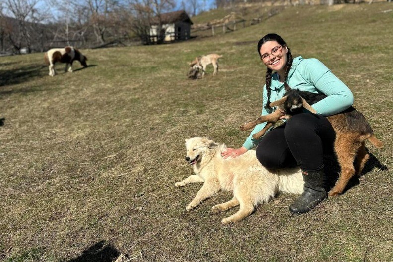 Svaka koza ime ime, a jariće nuna pred spavanje: Lepa Jovana se vratila na selo - OVAKO izgleda njen dan, KAPA DOLE