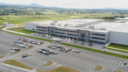 Zabeležen rast spoljne trgovine za preko 6 odsto - izvoze se proizvodi od gvožđa i čelika a najviše uvoze automobili