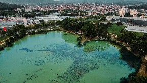 Letovanje u Srbiji 2026: Jezera koja su bolja od mora (i jeftinija!)