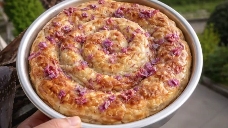 PITA GUŽVARA SA SIROM KAO IZ BAKINOG SMEDEREVCA: Najukusnija, a sastojci jeftini - recept samo za poželeti