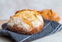 Hleb bez kapi ulja od samo 4 sastojka: Ko ga jednom proba zaboraviće na pekaru, svaki zalogaj je uživanje