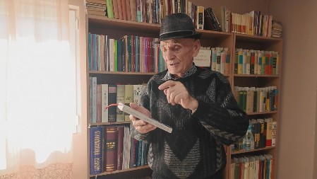 Deda Rade iz Martinaca govori i prevodi nemački, sa samo četiri razreda škole postao profesor jezika