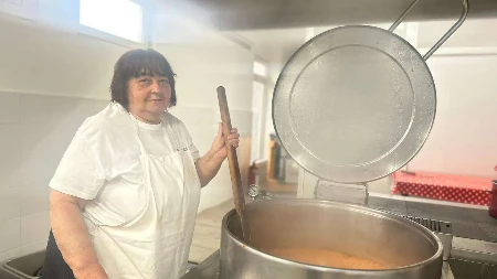 Velika šerpa, ali još veće plemenito srce: Miroslava je najstarija volonterka u Čačku, dvadeset godina ranom zorom dolazi u Crveni krst