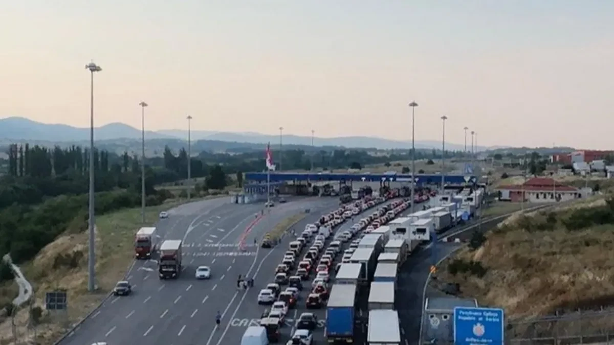 Kolaps na granicama: Kamioni čekaju i do četiri sata, najgore na Batrovcima