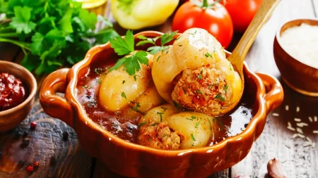 Zaboravićete na sve stare recepte kad probate ovu punjenu papriku: Niko joj neće naći manu, a jedna porcija je malo