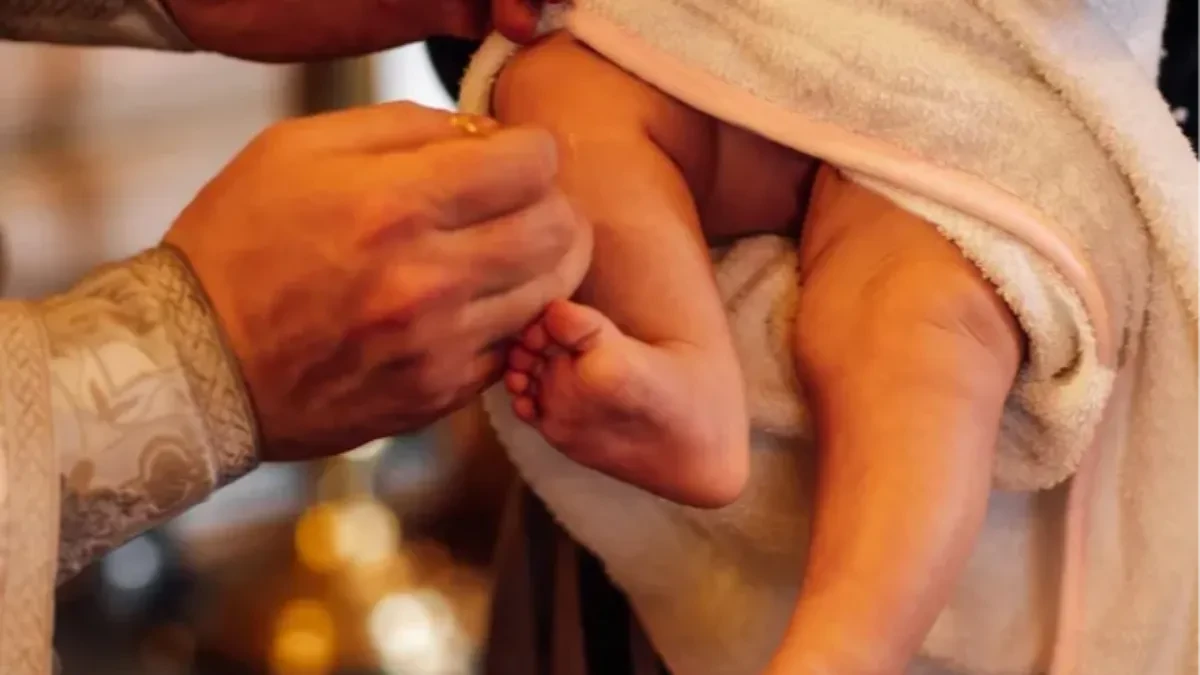 SVEŠTENIK OBJASNIO: Da li dete mora da se krsti do 40. dana?