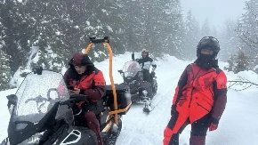 Spasioci stigli do Milorada na Maloj Crnoj Gori - Durmitorac spasavao životinje pa jedva izvukao živu glavu 