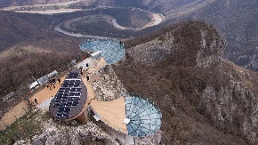 Ovo nije kanjon Kolarada - ovo je Srbija: Prošetali smo staklenim čudom na vrhu Kablara i osećaj je neverovatan