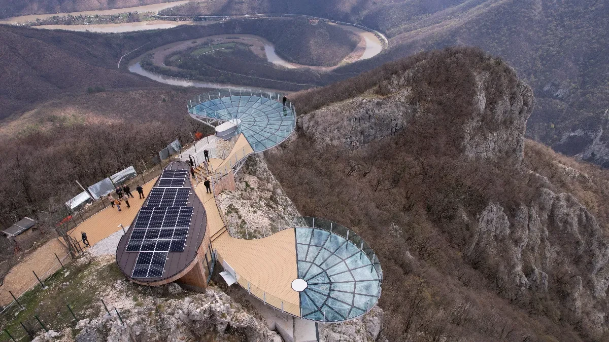 Ovo nije kanjon Kolarada - ovo je Srbija: Prošetali smo staklenim čudom na vrhu Kablara i osećaj je neverovatan