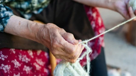  Kako tkanje iz sela Vrnjačke Banje čuva zaboravljene uzorke: Priče majstora tkanja i vezilja