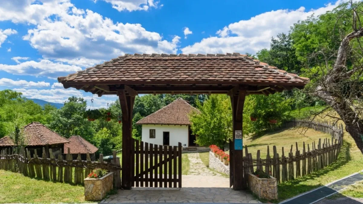 Vila Ravnica i njena čudesna moć: Kako je legendarna vila iz Šumadije postala zaštitnica domaćinstava