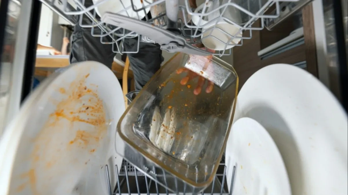 Najbolji trik za čišćenje zagorelog posuđa: Sve vaše muke nestaju za tili čas!