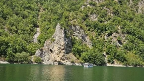 Ovo srpsko jezero pravi je letnji hit: Na hiljade turista iz čitavog sveta stiže podno planine Zlatar