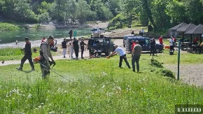 Bravo ljudi - ovako se vole svoj grad i reka: Prijepoljci se okupili i očistili čuvenu plažu pored Lima