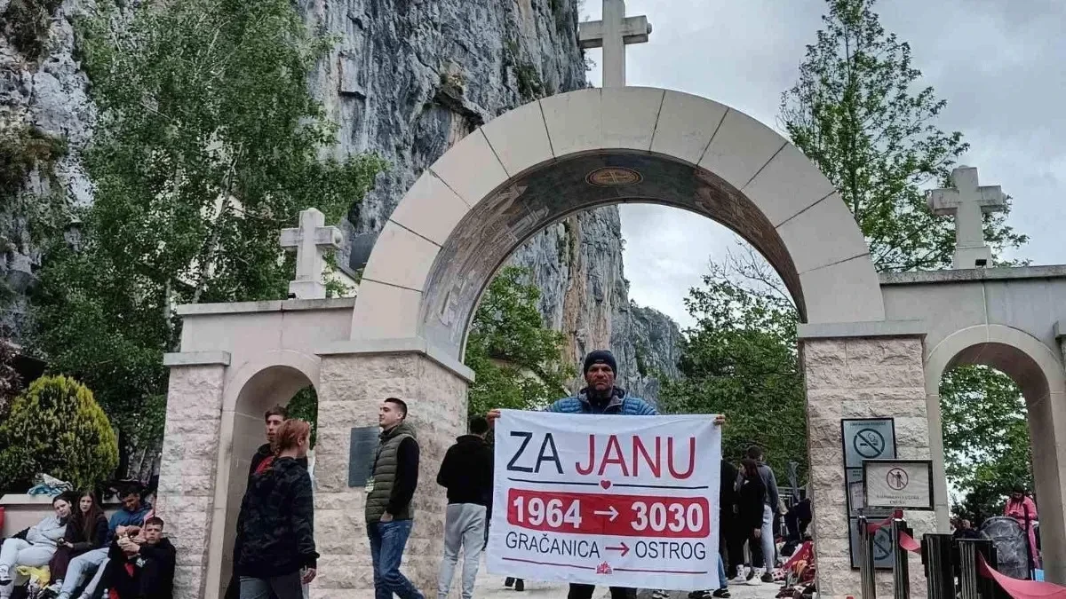Kiša, umor i bolni koraci - ali kad znaš za koga hodaš nema odustajanja: Ivan nakon šest dana i 300 km stigao pod Ostrog, sve za malenu Janu