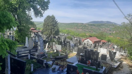 Običaj na pomenima koji vređa uspomenu na pokojnika