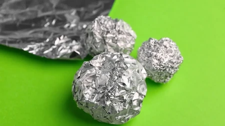 Komad aluminijumske folije stavite ispred kućnih vrata: Preko noći rešićete se velikog problema