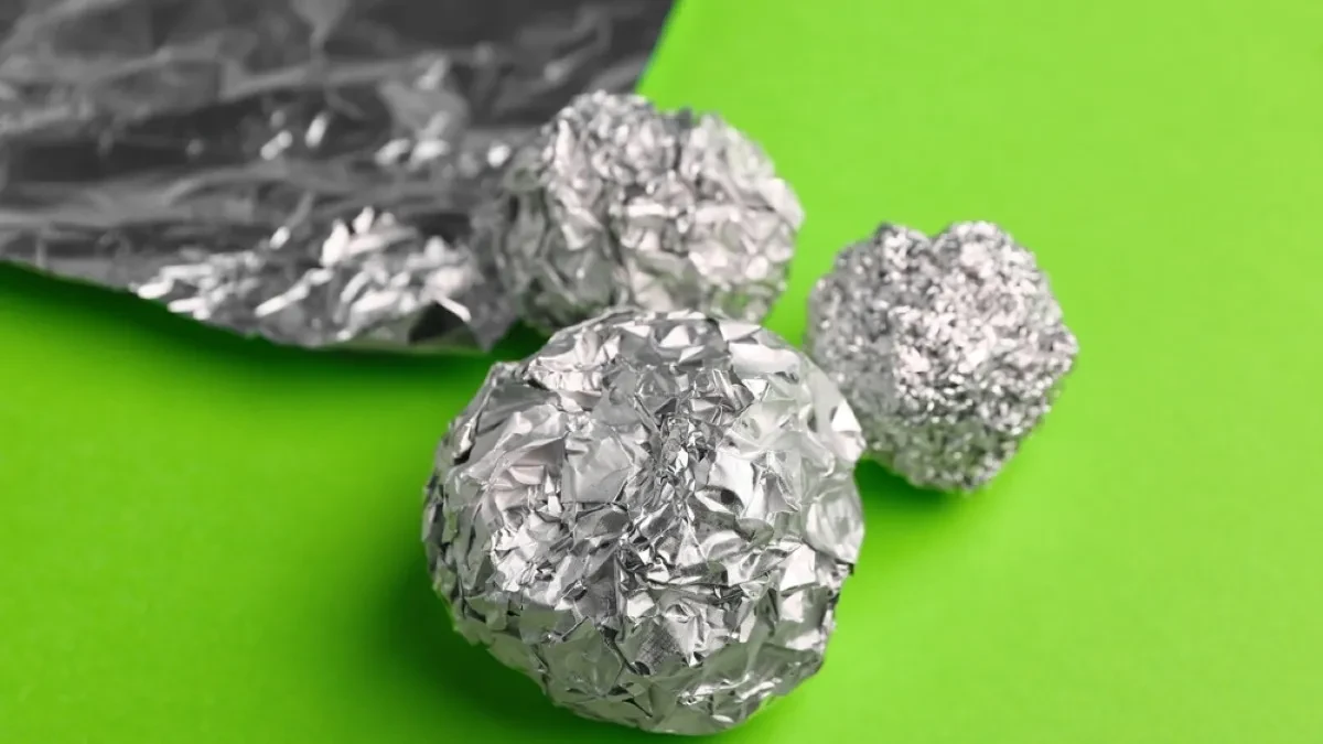 Komad aluminijumske folije stavite ispred kućnih vrata: Preko noći rešićete se velikog problema