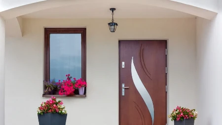 „U našu zgradu doselio se muškarac sa 2 žene, ali jedna nikada nije izlazila iz stana“: Komšije su zaobilazile njihova vrata kad su čuli šta se krije iza
