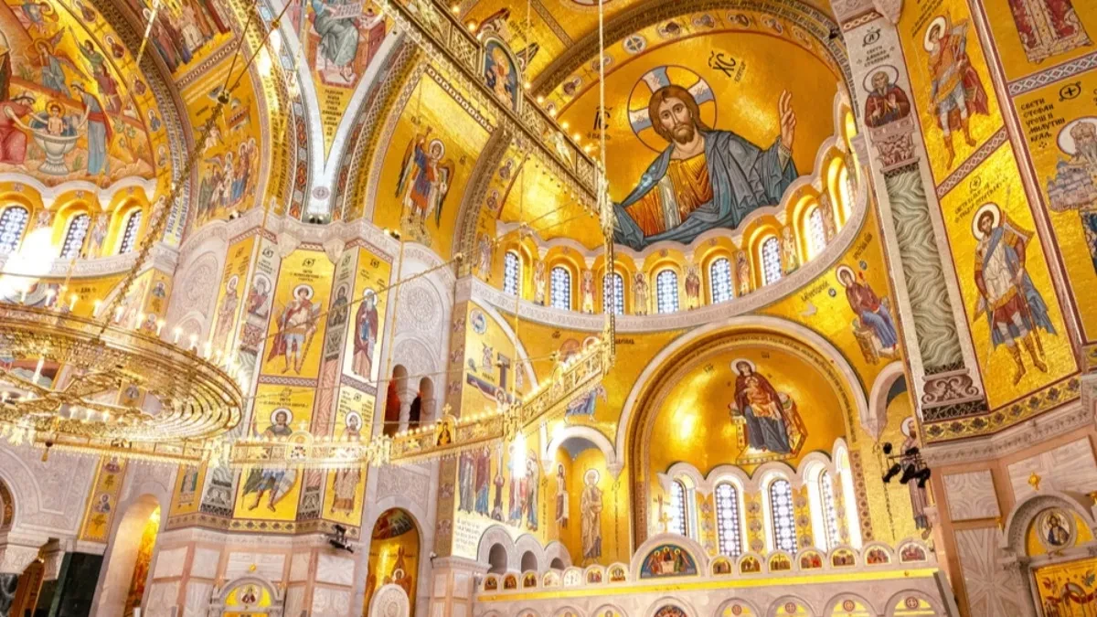Svi vernici ovo treba da znaju: Koliko dugo može da stoji sveta vodica i šta treba da uradite kada donesete novu?