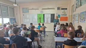 Posebno drvo "raste" u Osnovnoj školi u Preljini: Ovo neobično stablo širi ljubav i drugarstvo među učenicima - evo na koji način