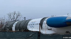 Neverovatan prizor: Nasred livade u Podgorici parkiran avion - kupio ga uspešni biznismen, u pitanju letelica sa bogatom istorijom