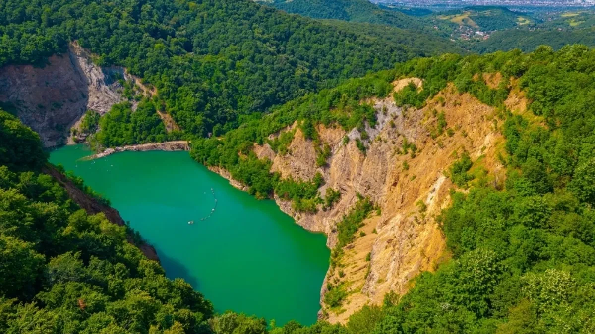 Nisu Maldivi, već srpsko jezero: Turisti poludeli za ovim rajem - Tirkizna voda kao iz bajke