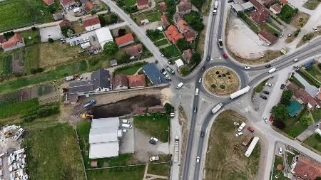 Radovi širom Srbije, vozače čekaju izmene u saobraćaju: Oprez kod Čačka, na Milošu Velikom i u Beogradu, kamioni satima čekaju na granicama