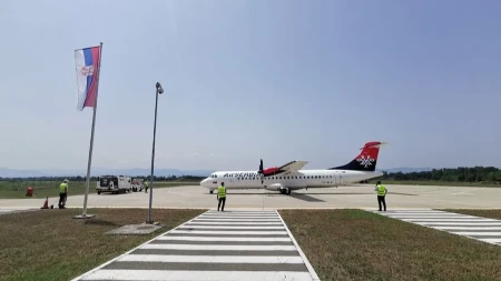 Do mora za pola sata: Ovo je najbliža veza sa Crnom Gorom iz srca Srbije, sa Lađevaca poleteo prvi avion za Tivat ove sezone
