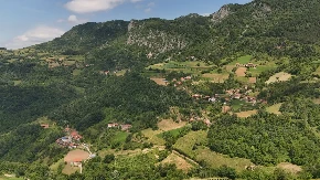 Ovo je jedno od najlepših sela u Srbiji: Gvozdac na obalama Drine dobija nov put - to olakašava meštanima ali i dovodi turiste u mali raj 