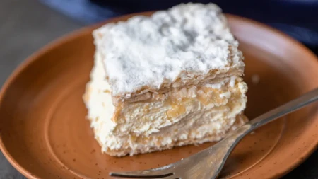 Svi će vam tražiti recept: Domaća krempita gotova za 20 minuta, a caka je u ovom redosledu