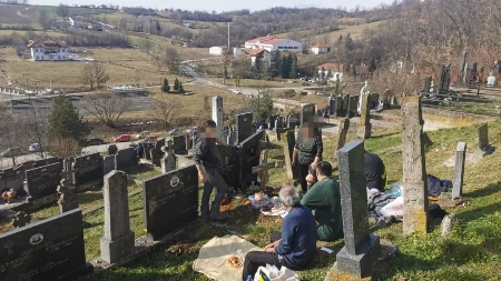 Ljudi na jugu Srbije stavljaju BARBIKU U KOVČEG sa pokojnikom: Najneobičniji ritual u našoj zemlji, evo kako pokušavaju da PREVARE SMRT