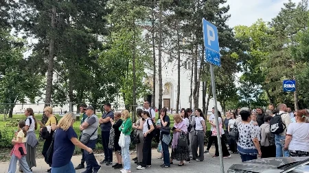Osećaj je nestvaran, najveća blagodat u životu: Danilo iz Priboja celivao Pojas Presvete Bogorodice - danas nikad duži redovi u Beogradu 