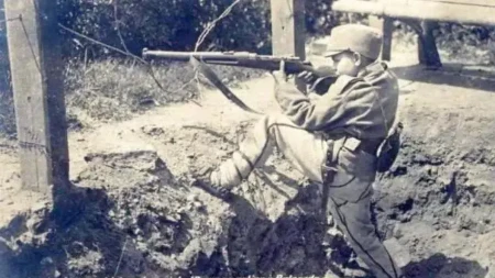 Ni manjeg čoveka ni većeg junaka: Dragoljub (11) najmlađi srpski vojnik sa tri medalje za hrabrost!