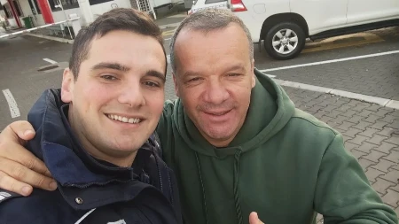 Čekali tri sata pored puta, niko nije stao da im pruži pomoć osim Stefana: Granični policajac pomogao porodici u nevolji - vratio nam je veru u dobre ljude