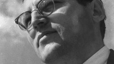 Obukao je pidžamu, legao, obgrlio rukom nju i umro: Poslednja molba našeg velikog književika razljutila je mnoge