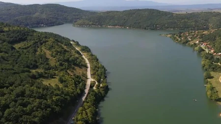 Ovo prelepo jezero u Srbiji savršena je zamena za more: Nema nesnosnih gužvi, a priroda naprosto oduzima dah