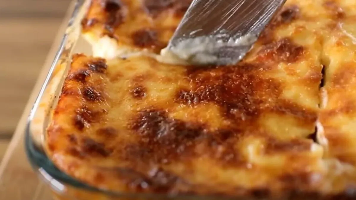 Naše bake su dodavale tajni sastojak u musaku! Nećete verovati koliko će postati sočna, trik zlata vredan