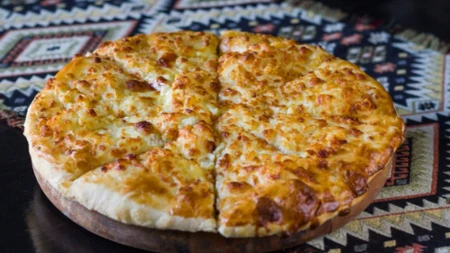 Lažna pita od bajatog hleba: Svi misle da je gibanica, a sprema se za tren