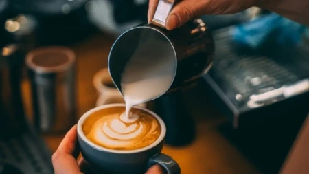 Zbog ovih navika ispijanja kafe brže starite