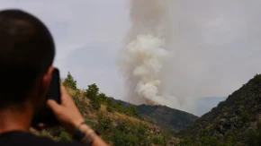 Kada je pomoć zatrebala vatrogascu, oni nisu oklevali: Heroji OTIS-a odmah reagovali na Stolovima, usledio hitan transport sa teško pristupačnog terena